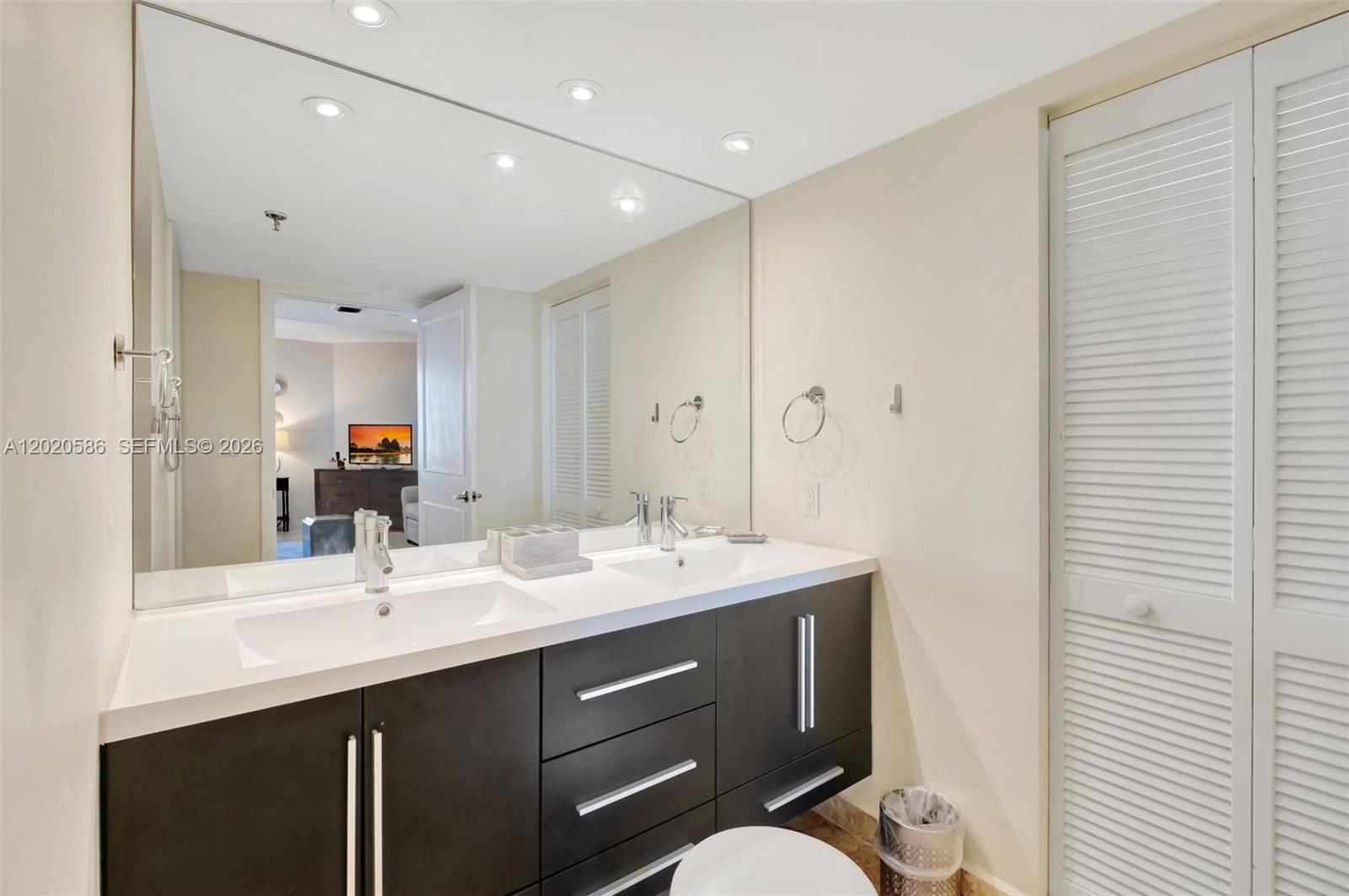 image Brickell Key One10