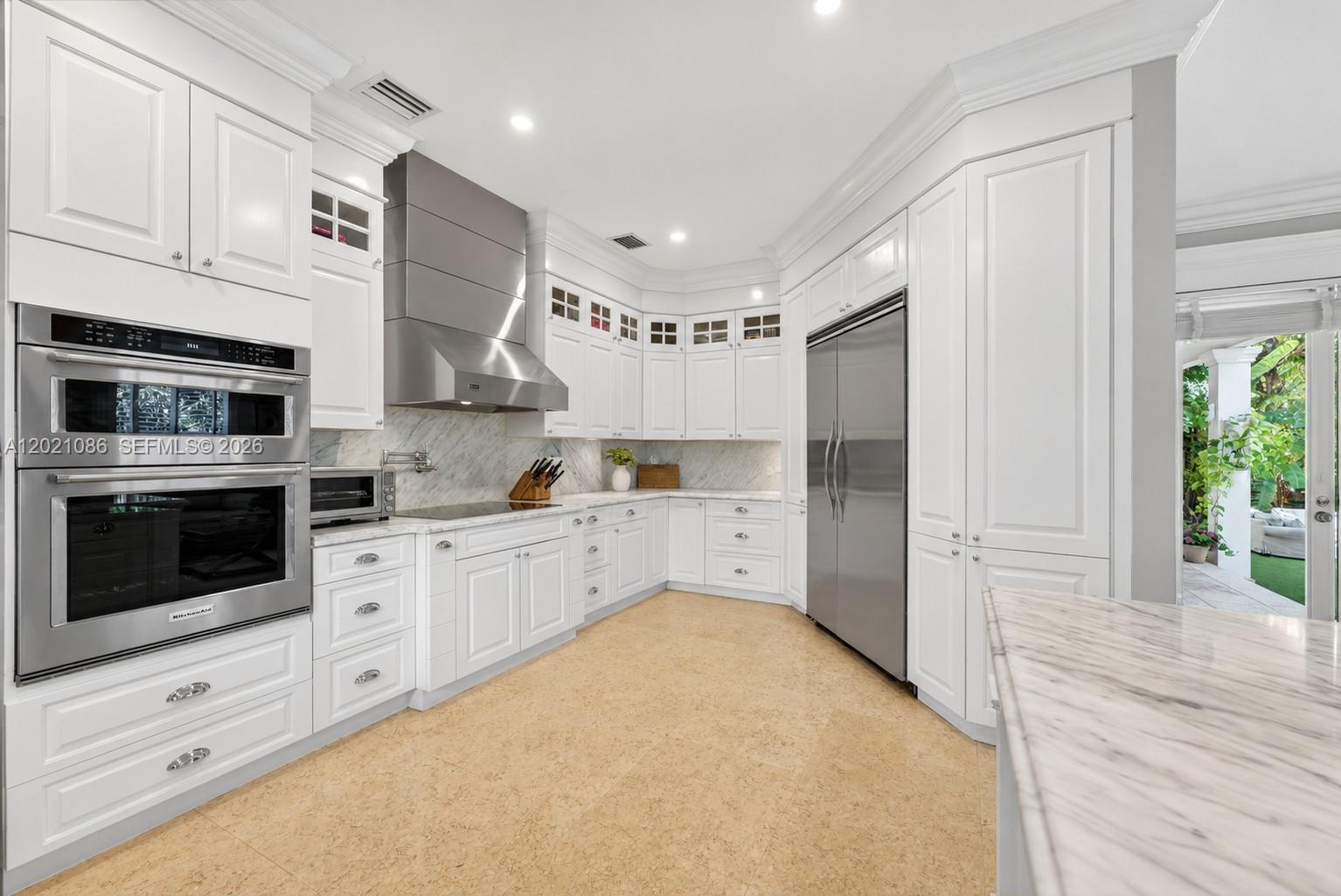 442 Ridgewood Rd Key Biscayne, FL 33149