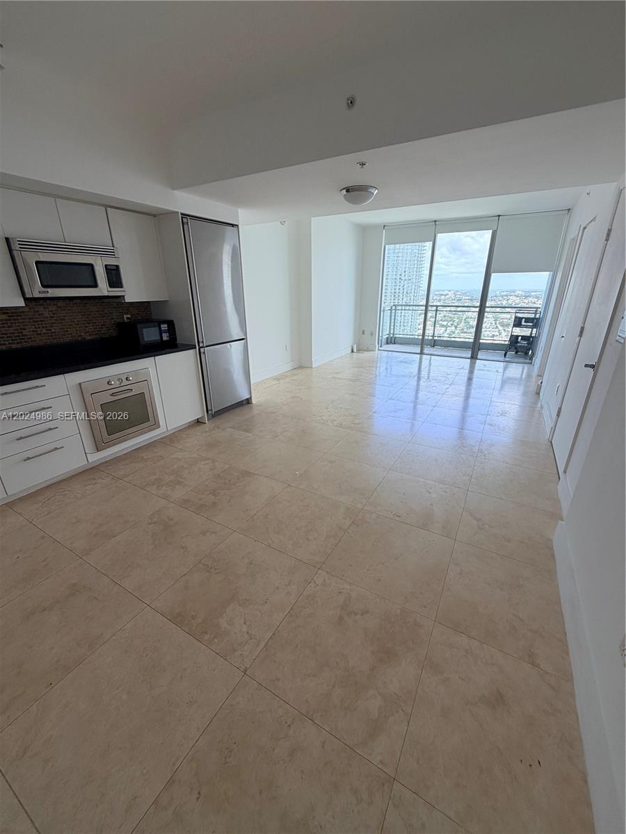 92 SW 3rd St #3909