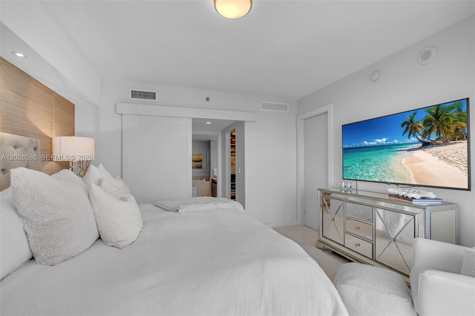 465 Brickell Ave #2703 Miami, FL 33131