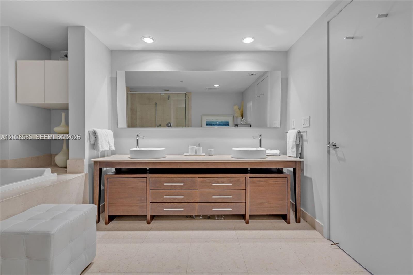 465 Brickell Ave #2703 Miami, FL 33131