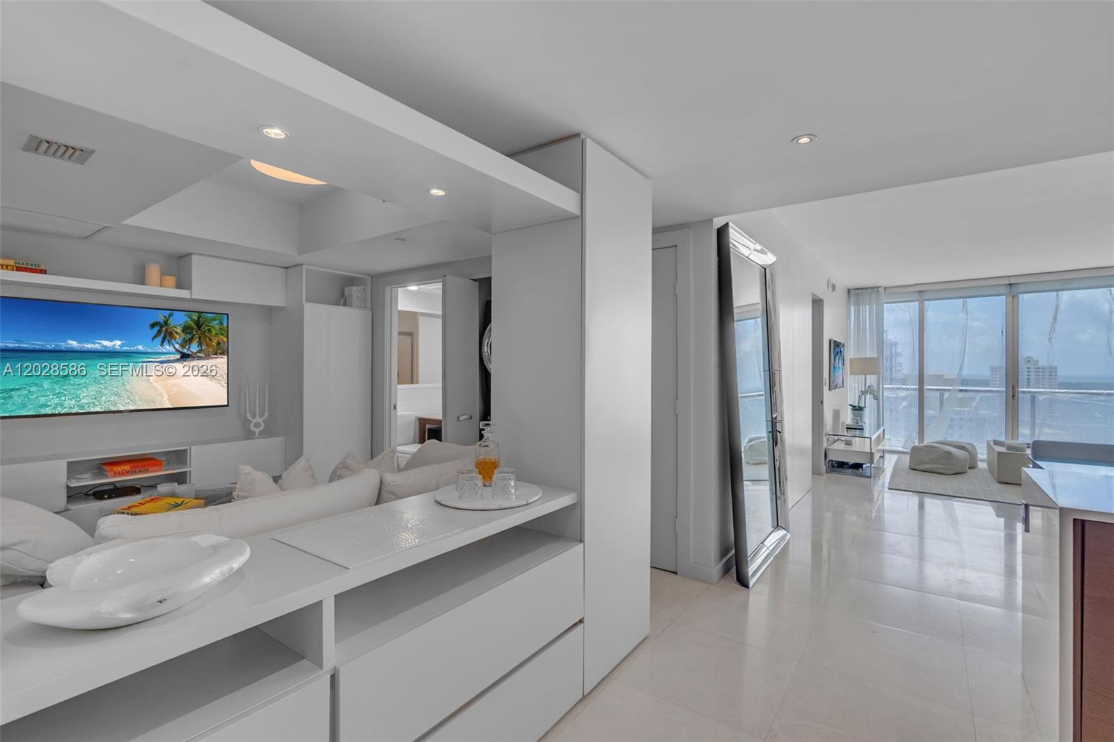 465 Brickell Ave #2703 Miami, FL 33131