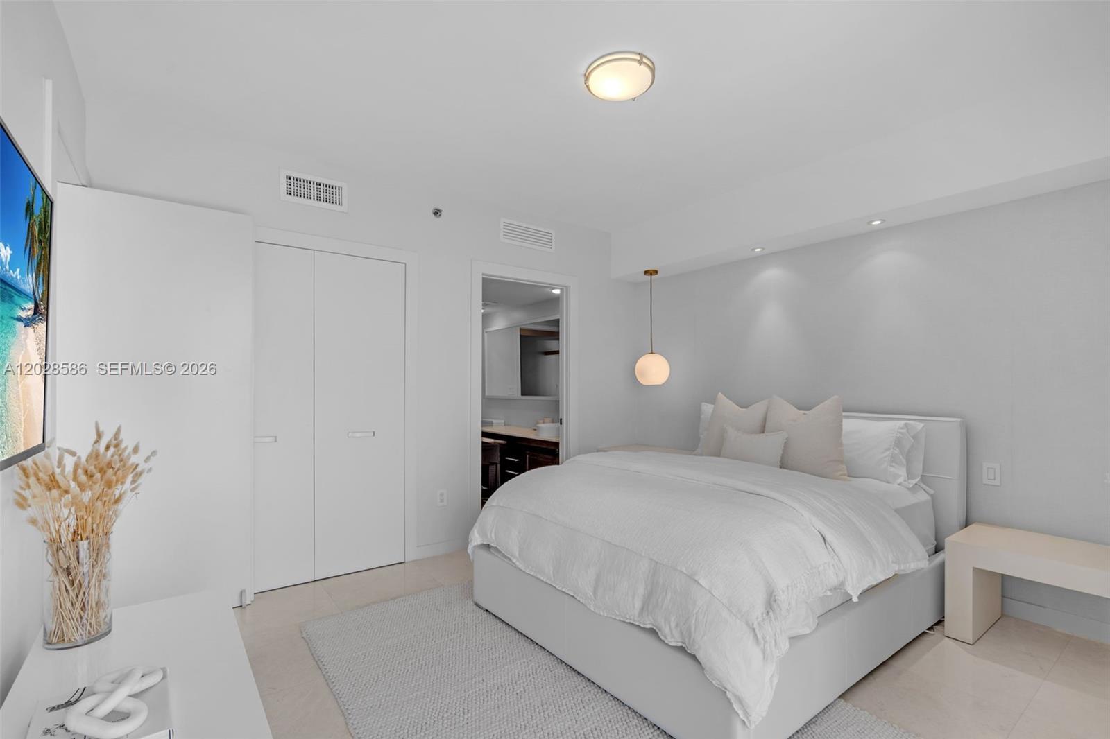 465 Brickell Ave #2703 Miami, FL 33131