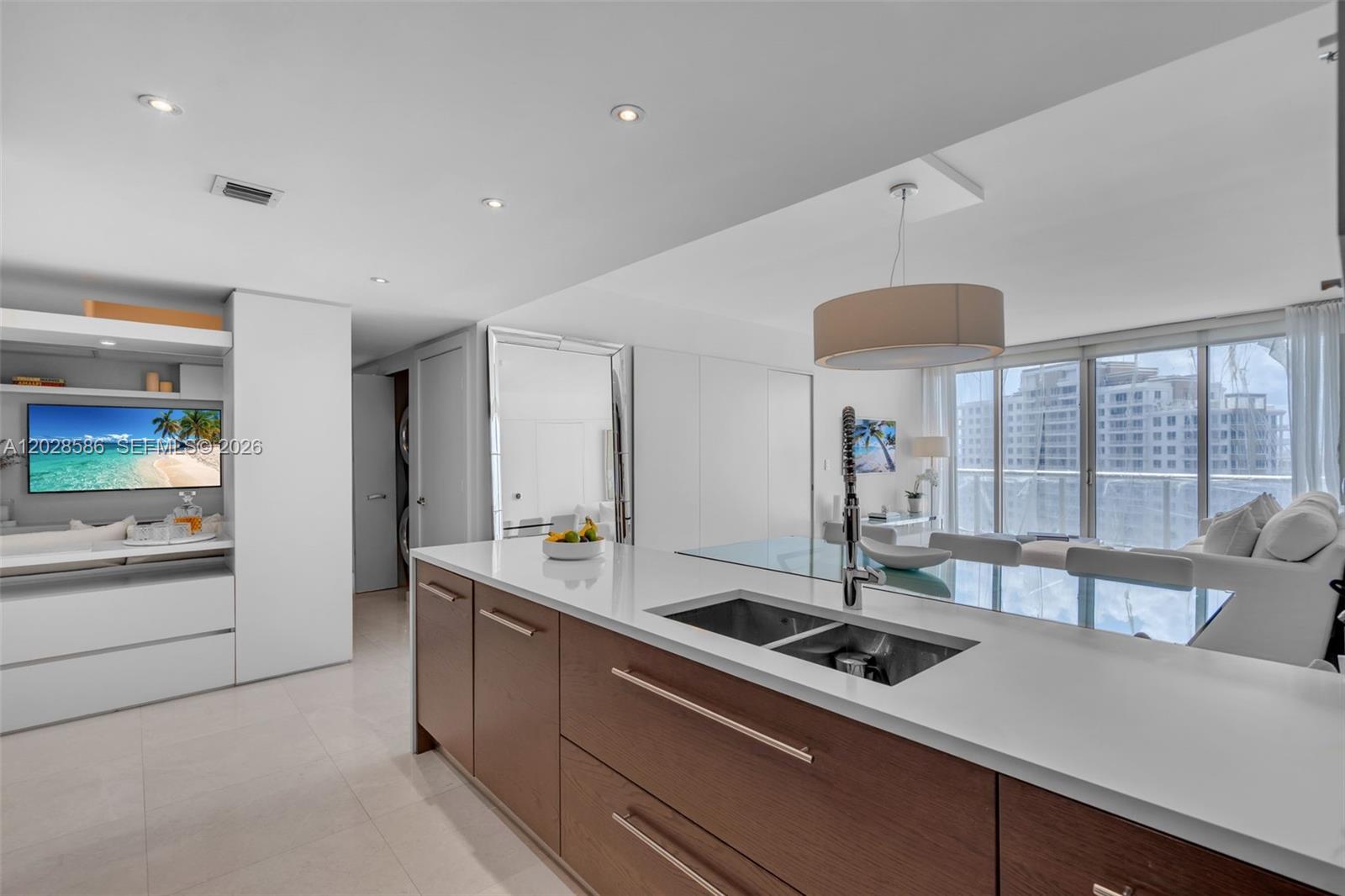 465 Brickell Ave #2703 Miami, FL 33131