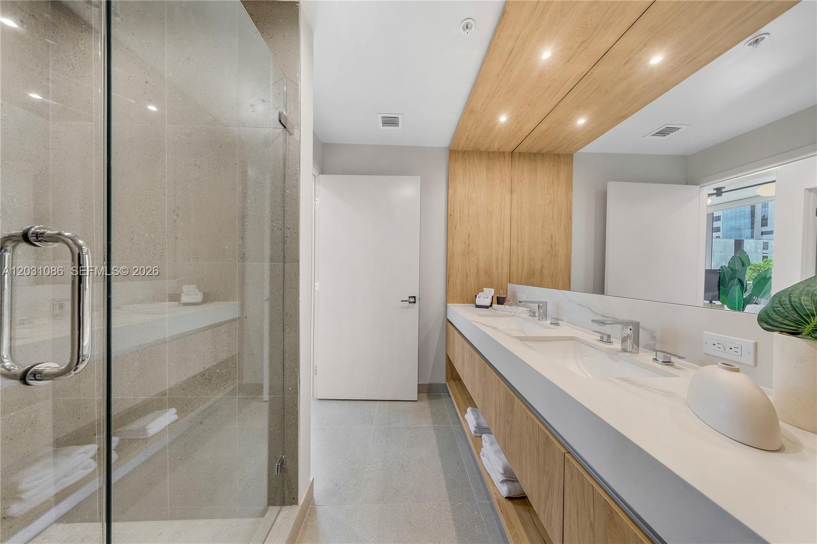 11 NE 6th St #301 Miami, FL 33132