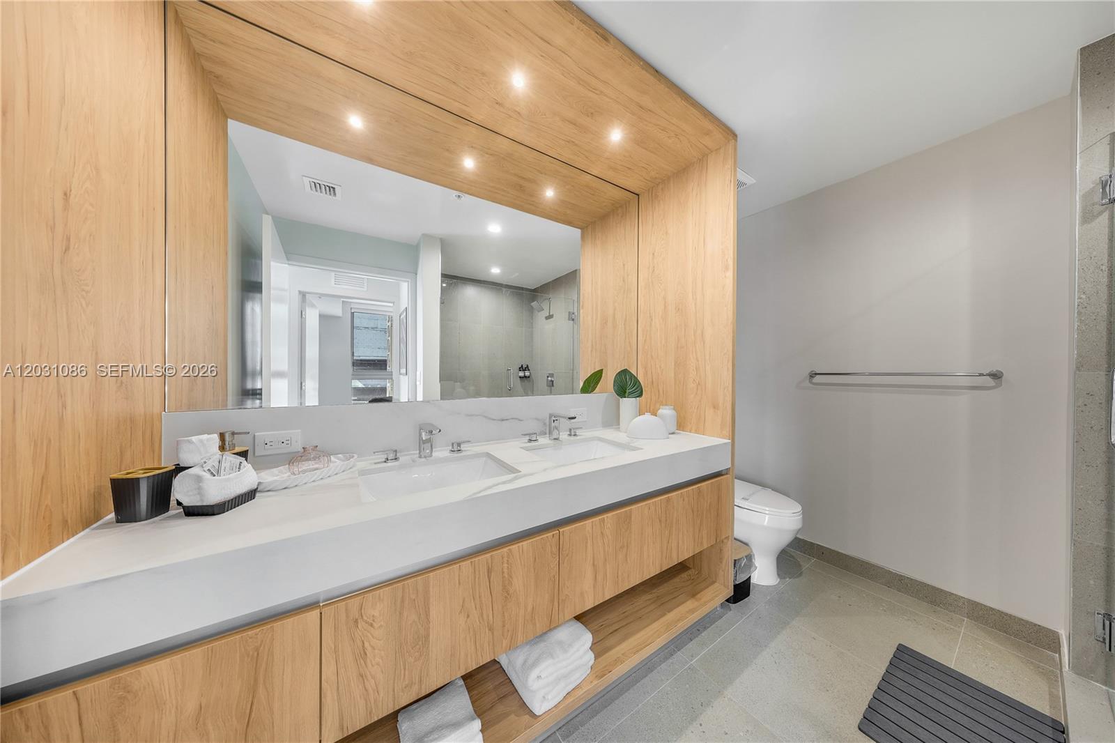 11 NE 6th St #301 Miami, FL 33132