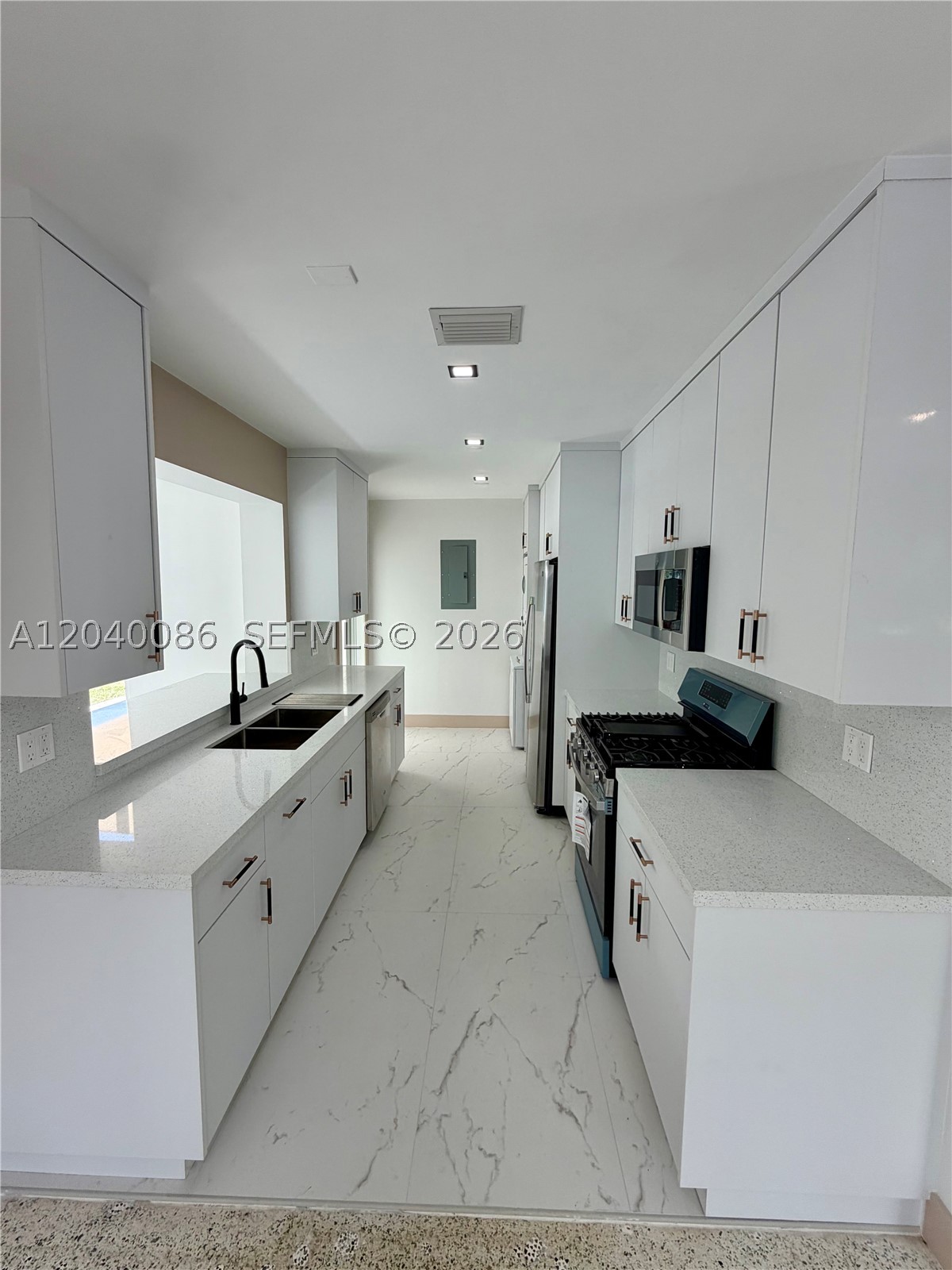 8235 SW 62nd Pl Miami, FL 33143