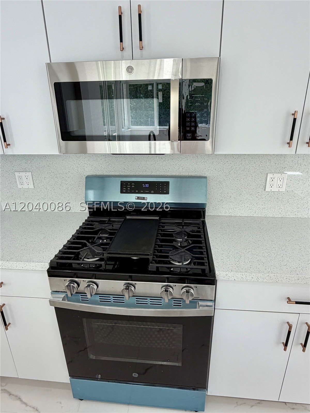 8235 SW 62nd Pl Miami, FL 33143