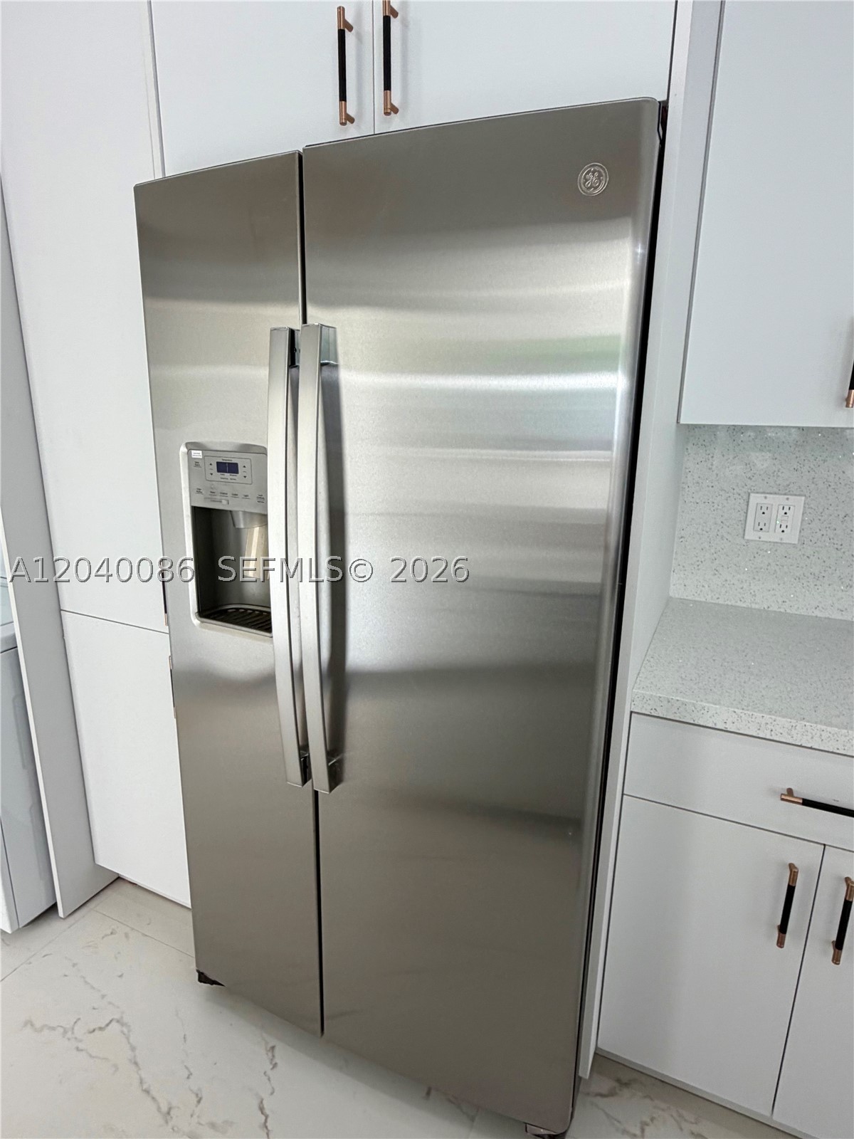 8235 SW 62nd Pl Miami, FL 33143