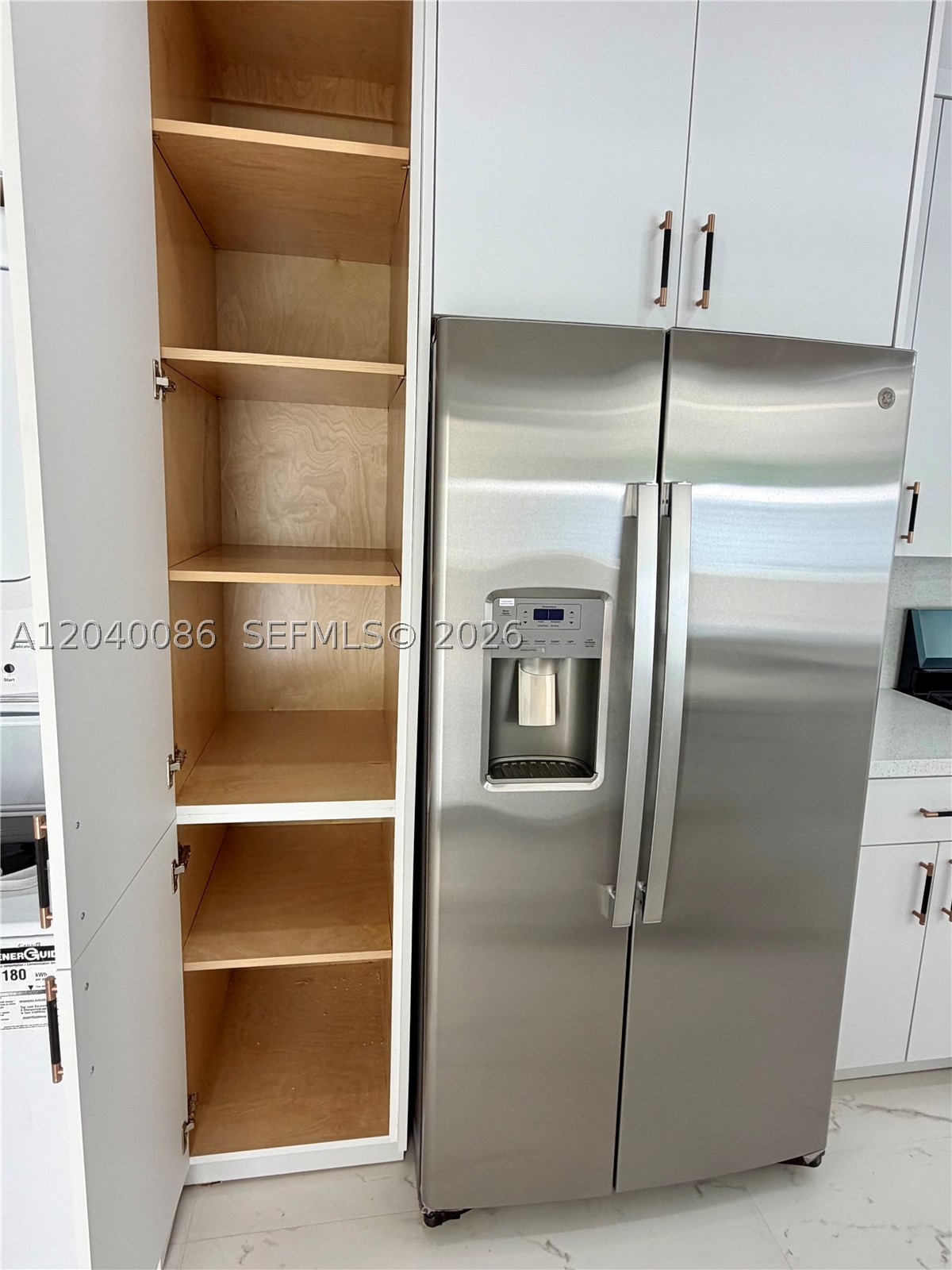 8235 SW 62nd Pl Miami, FL 33143