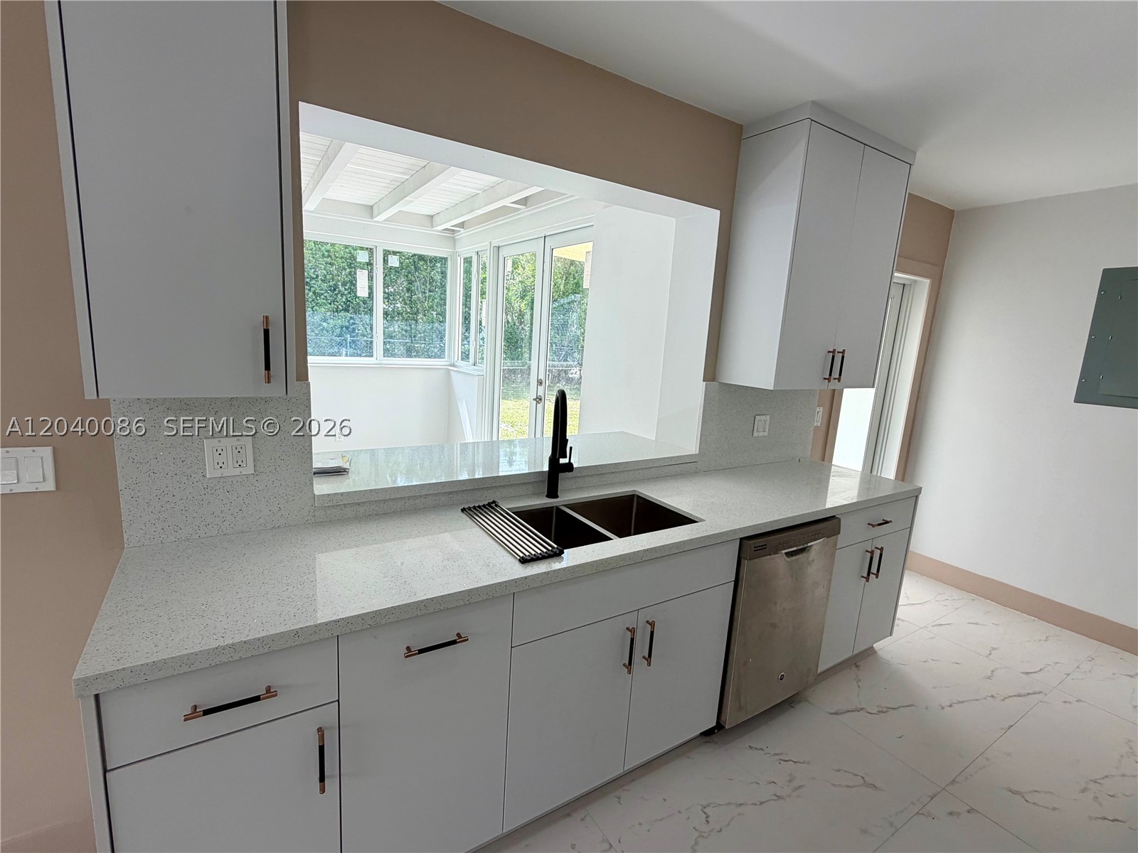 8235 SW 62nd Pl Miami, FL 33143