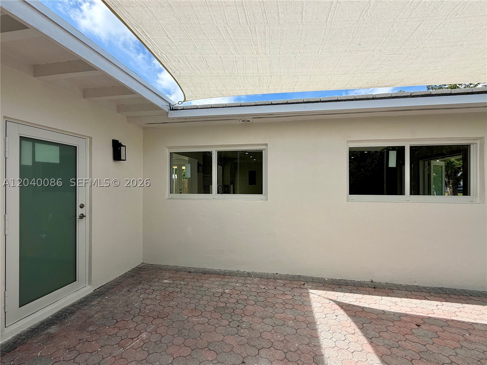 8235 SW 62nd Pl Miami, FL 33143