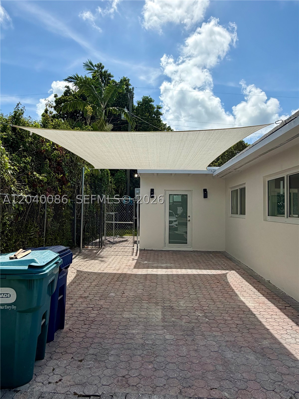 8235 SW 62nd Pl Miami, FL 33143