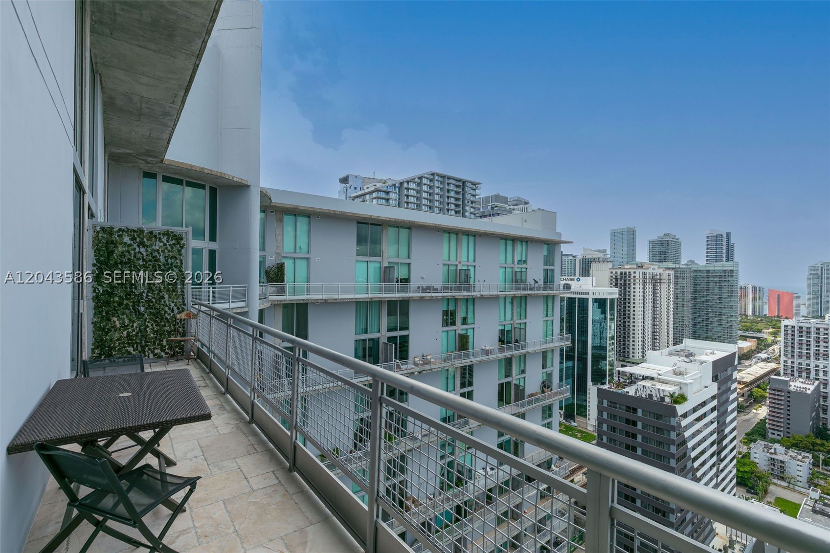 690 SW 1st Ct #PHII17 Miami, FL 33130