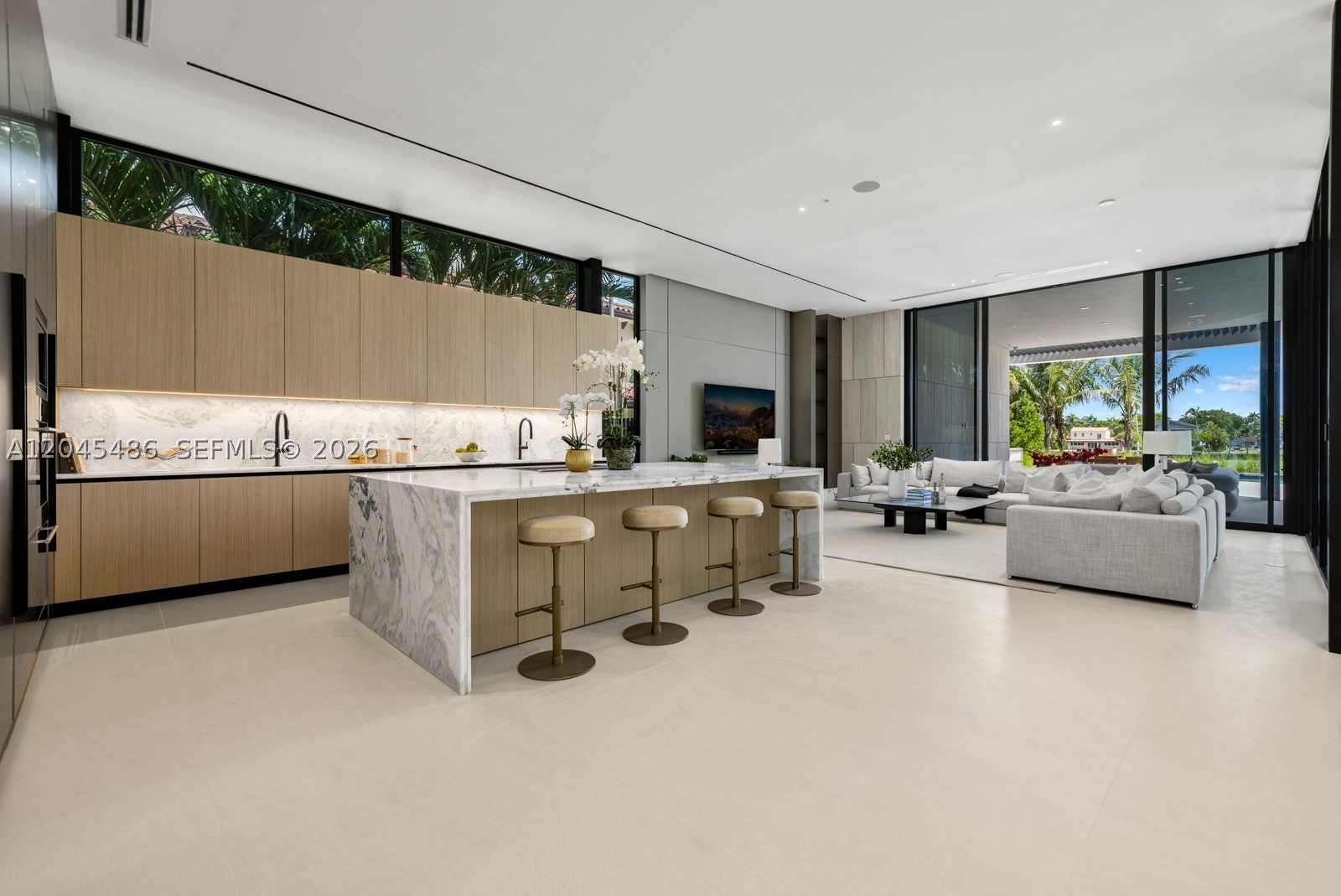 1015 S Southlake Dr Hollywood, FL 33019