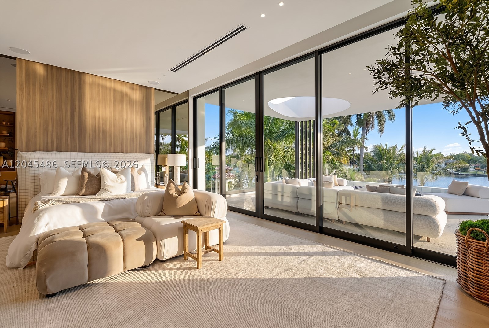 1015 S Southlake Dr Hollywood, FL 33019