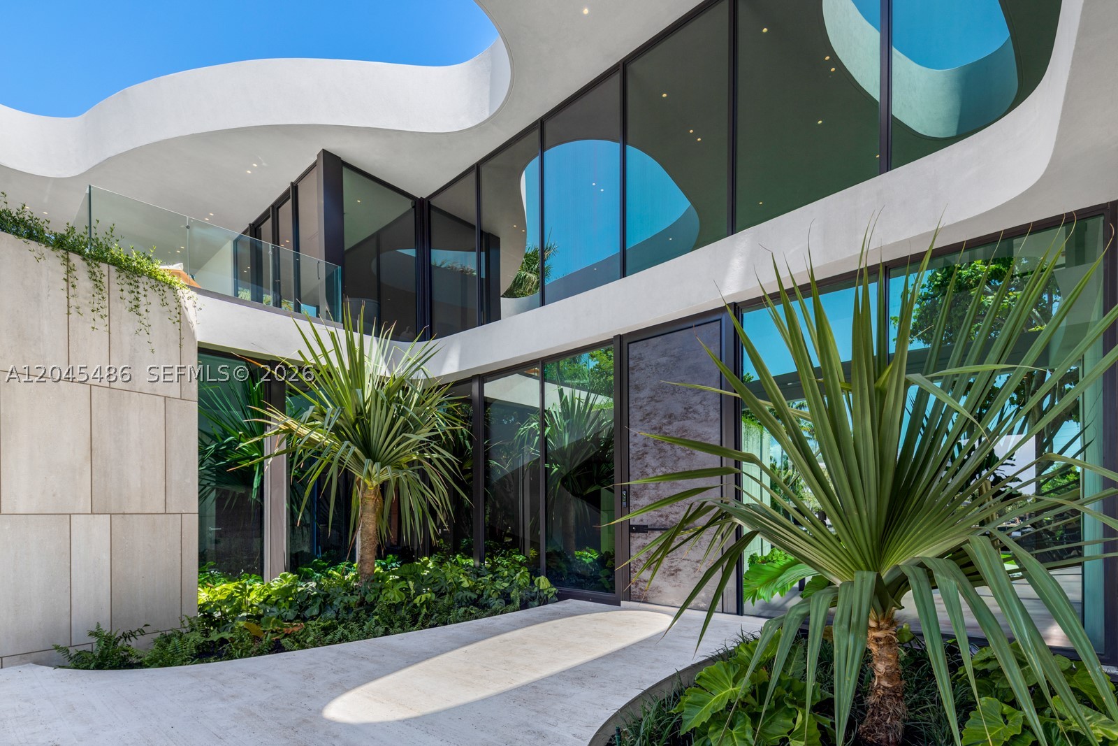 1015 S Southlake Dr Hollywood, FL 33019