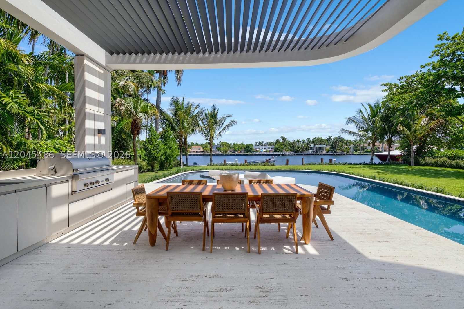 1015 S Southlake Dr Hollywood, FL 33019