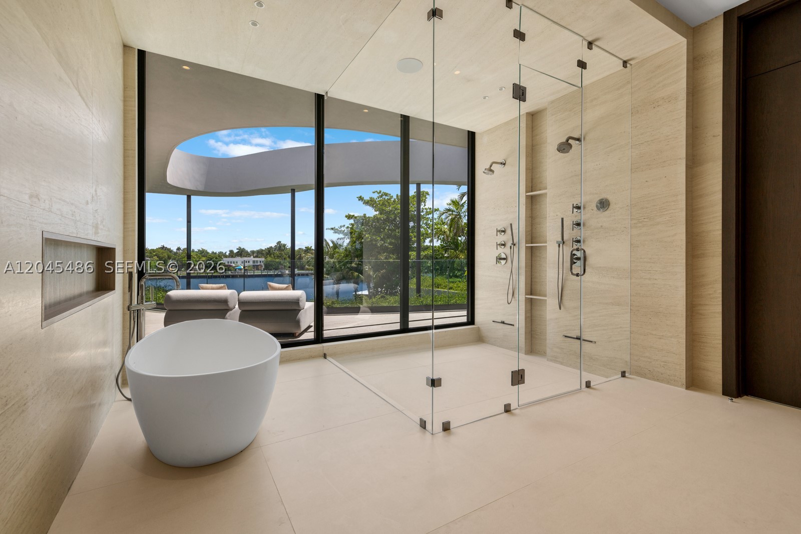1015 S Southlake Dr Hollywood, FL 33019