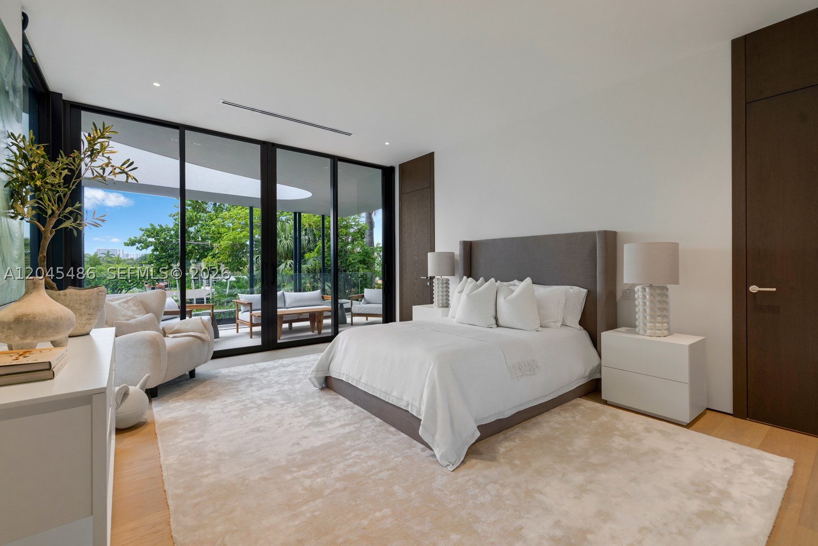 1015 S Southlake Dr Hollywood, FL 33019