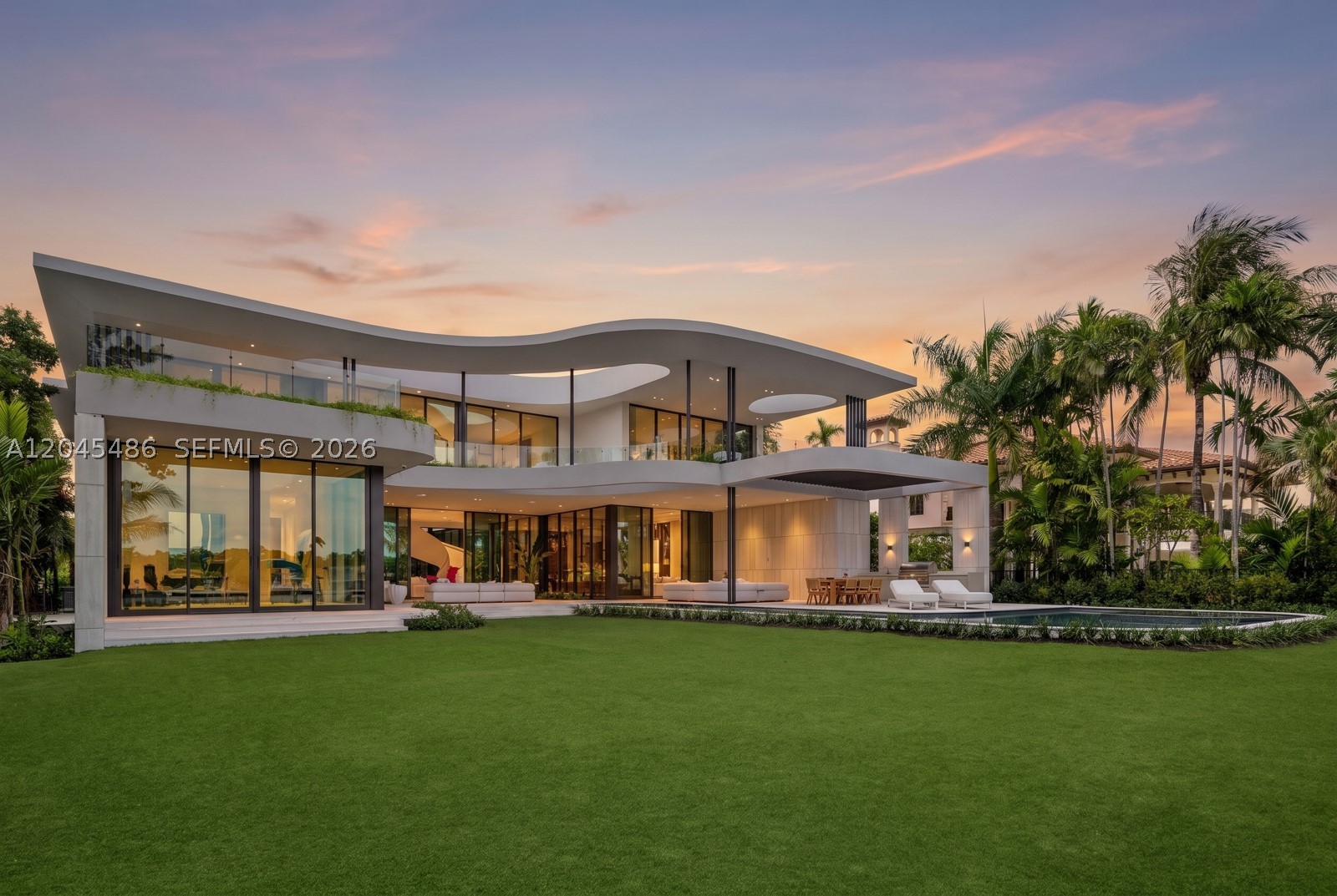 1015 S Southlake Dr Hollywood, FL 33019
