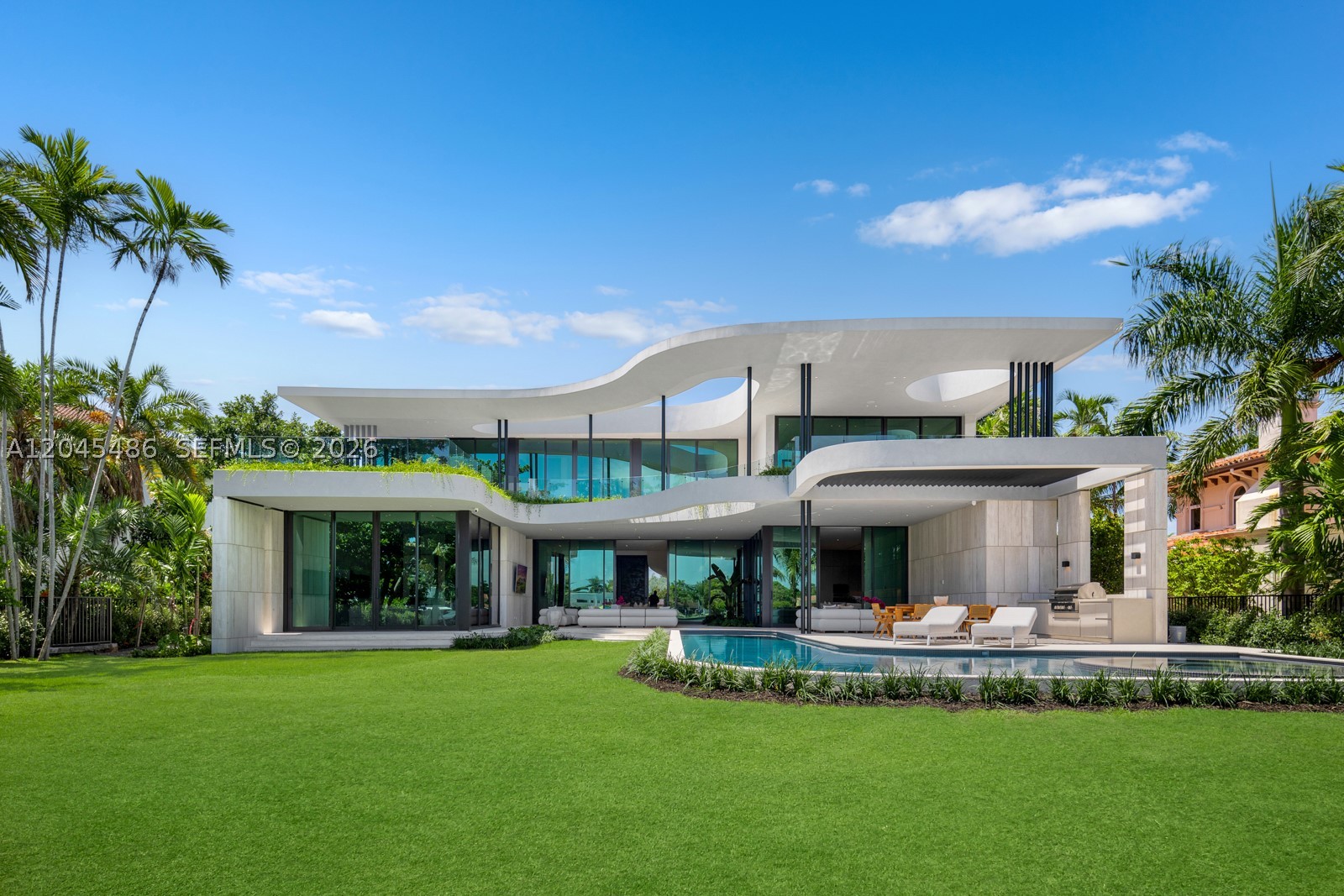 1015 S Southlake Dr Hollywood, FL 33019