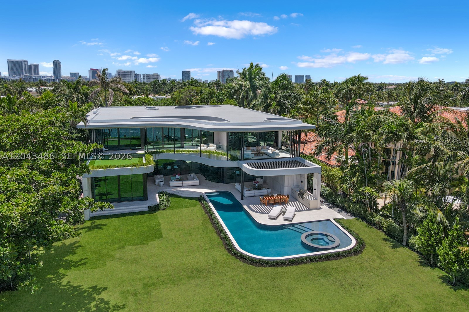 1015 S Southlake Dr Hollywood, FL 33019