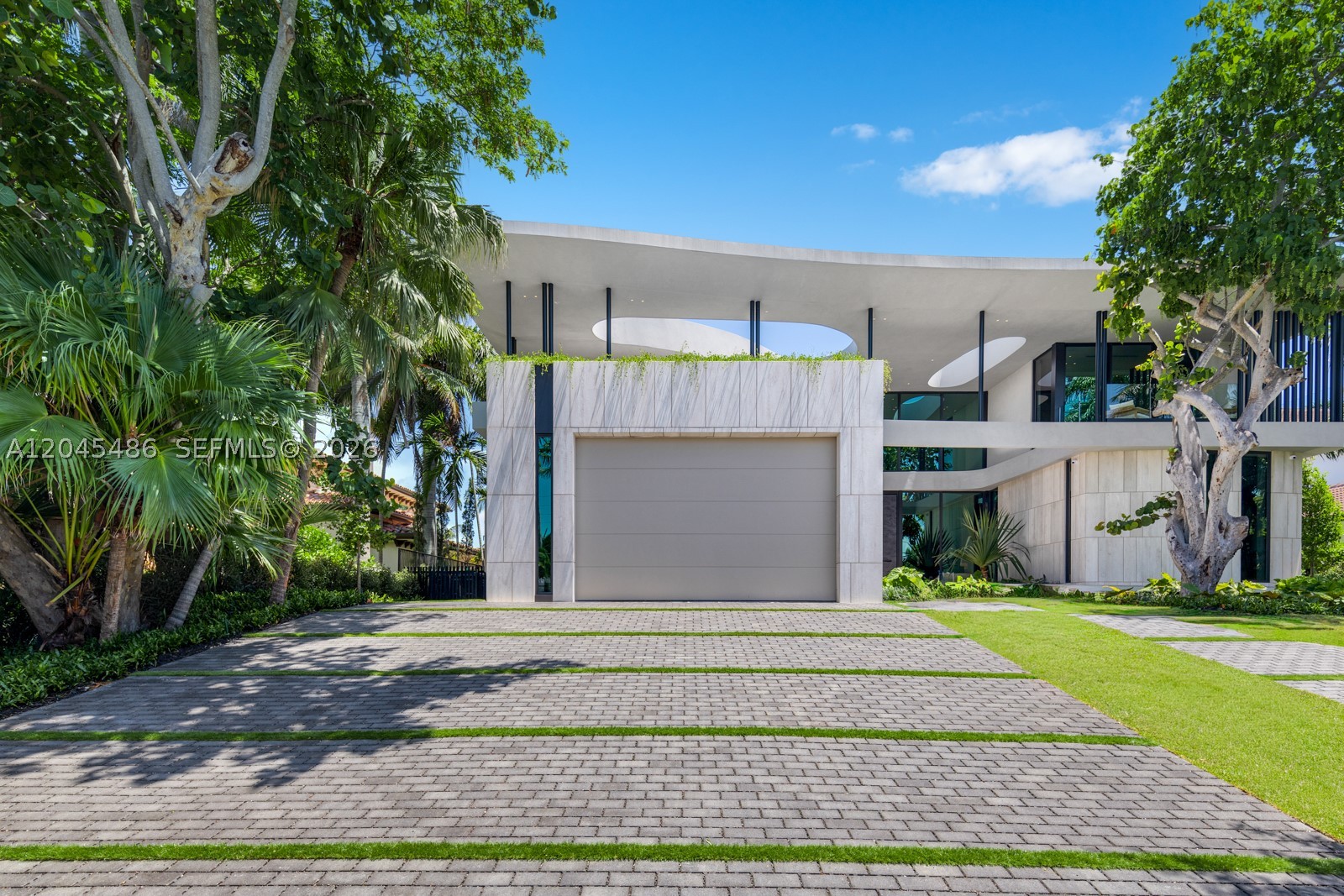 1015 S Southlake Dr Hollywood, FL 33019