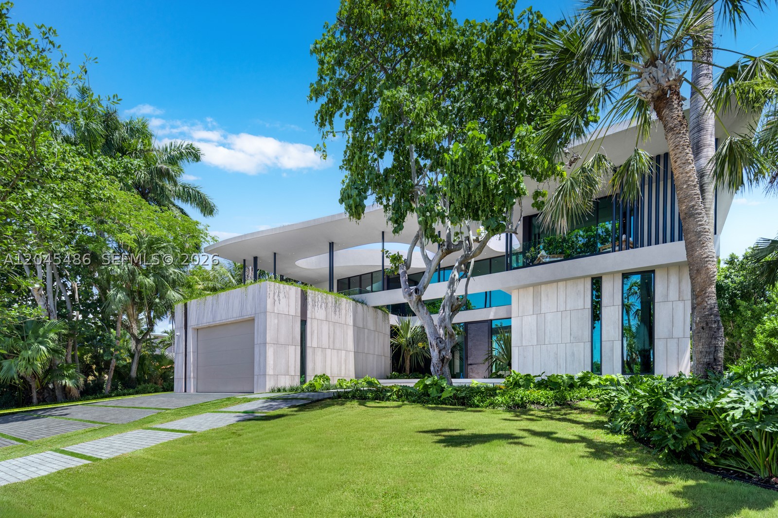 1015 S Southlake Dr Hollywood, FL 33019