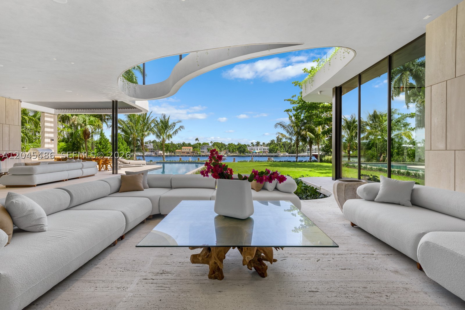 1015 S Southlake Dr Hollywood, FL 33019