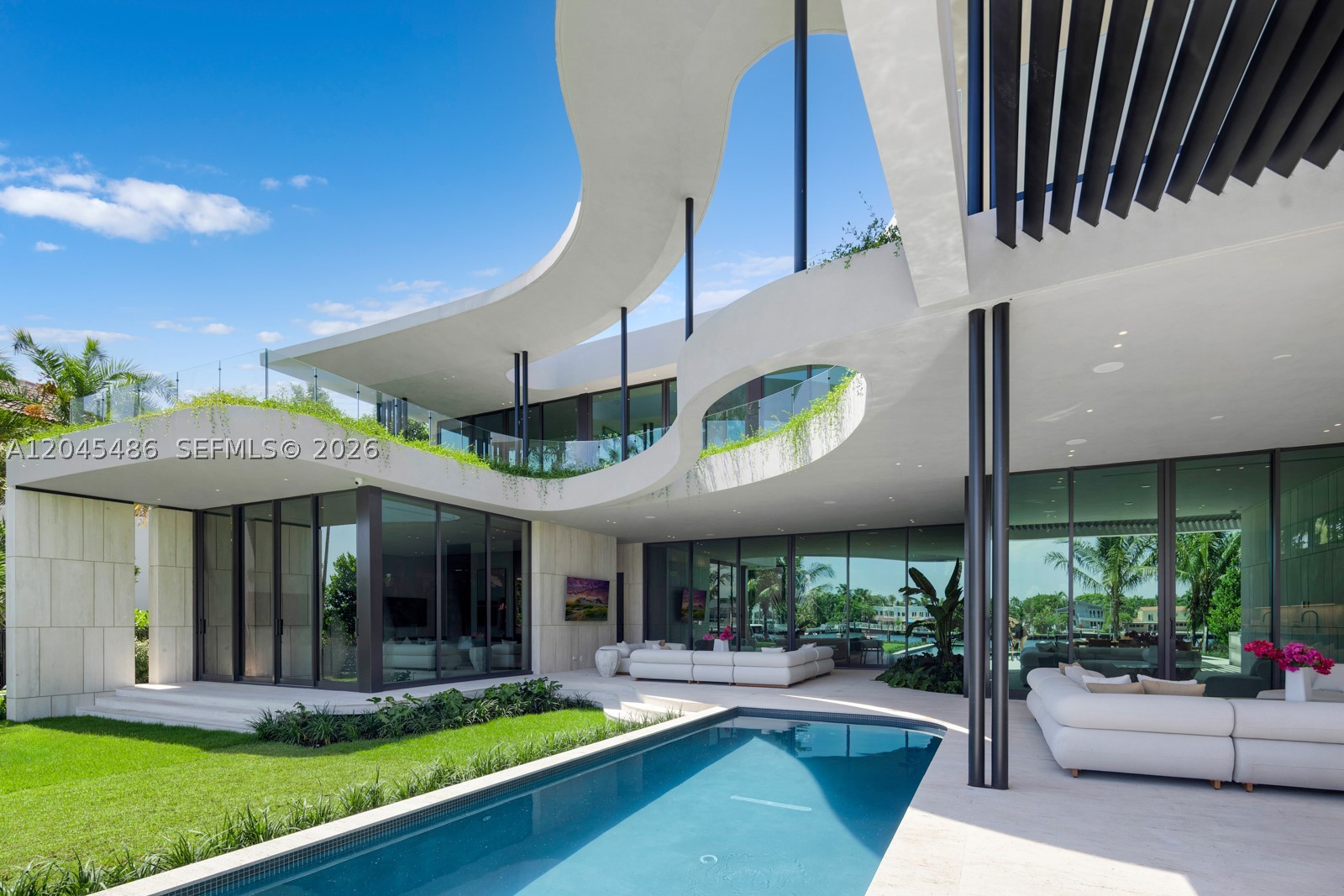 1015 S Southlake Dr Hollywood, FL 33019