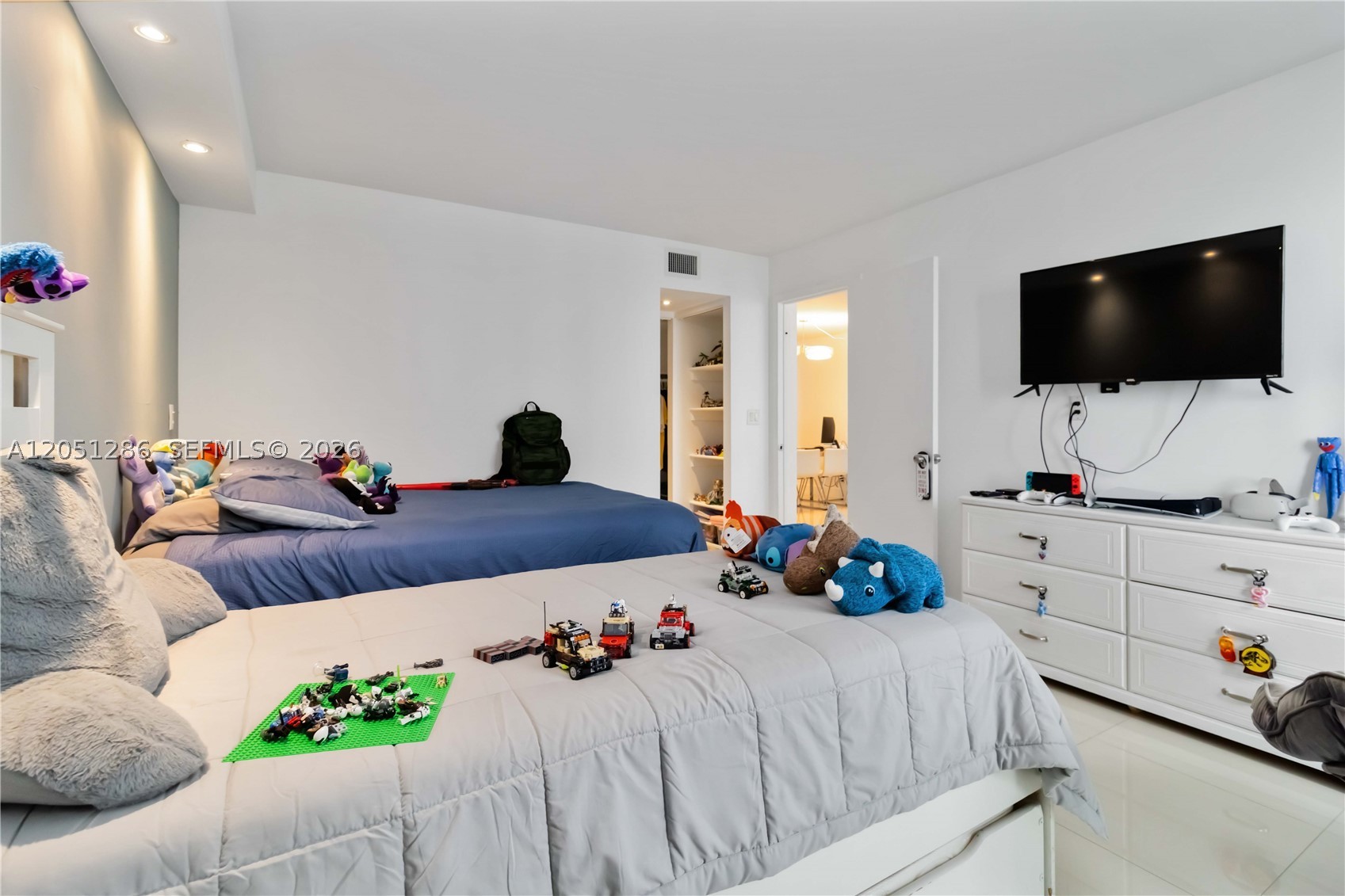 image Arlen House East10