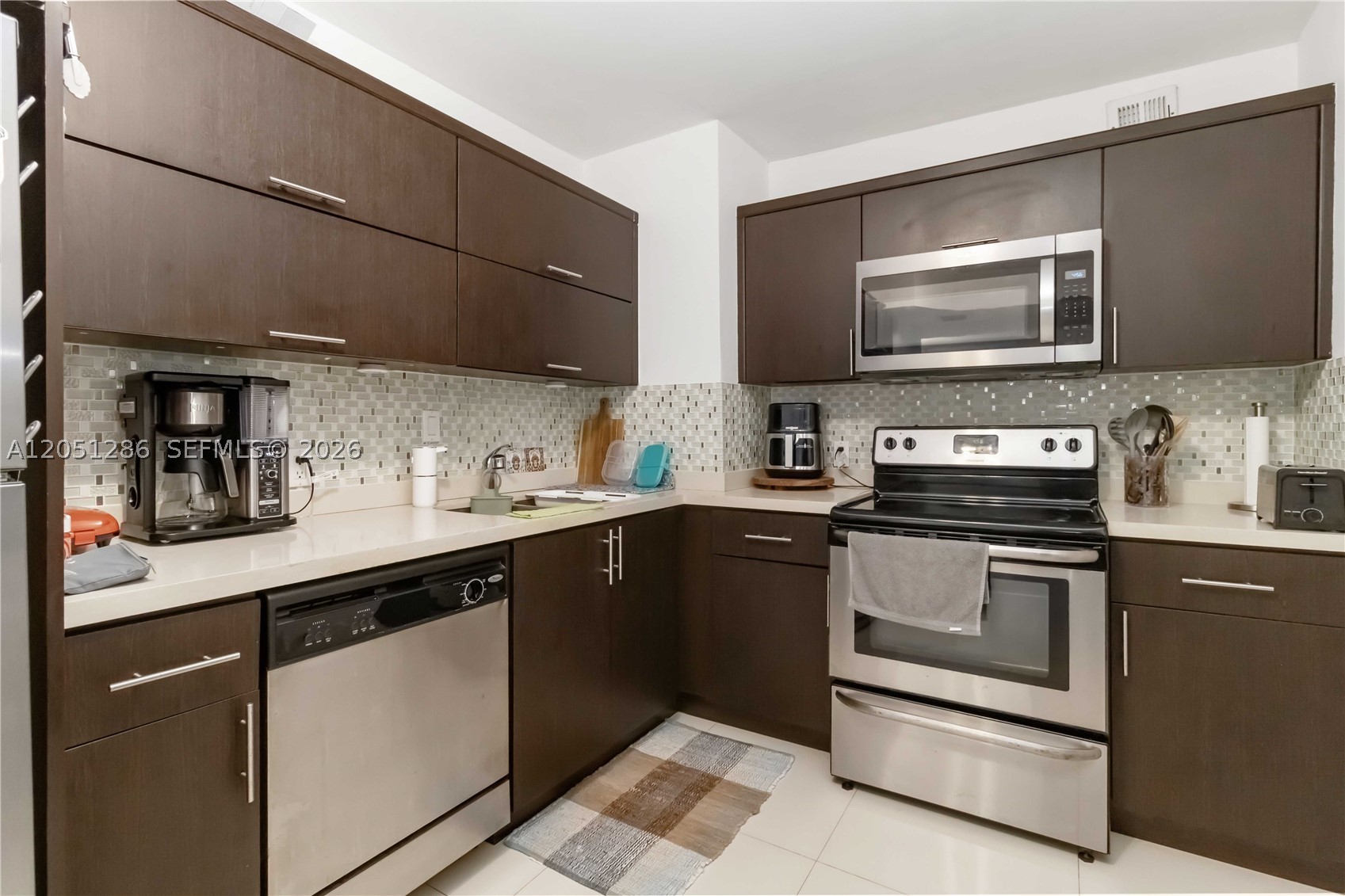 image Arlen House East11