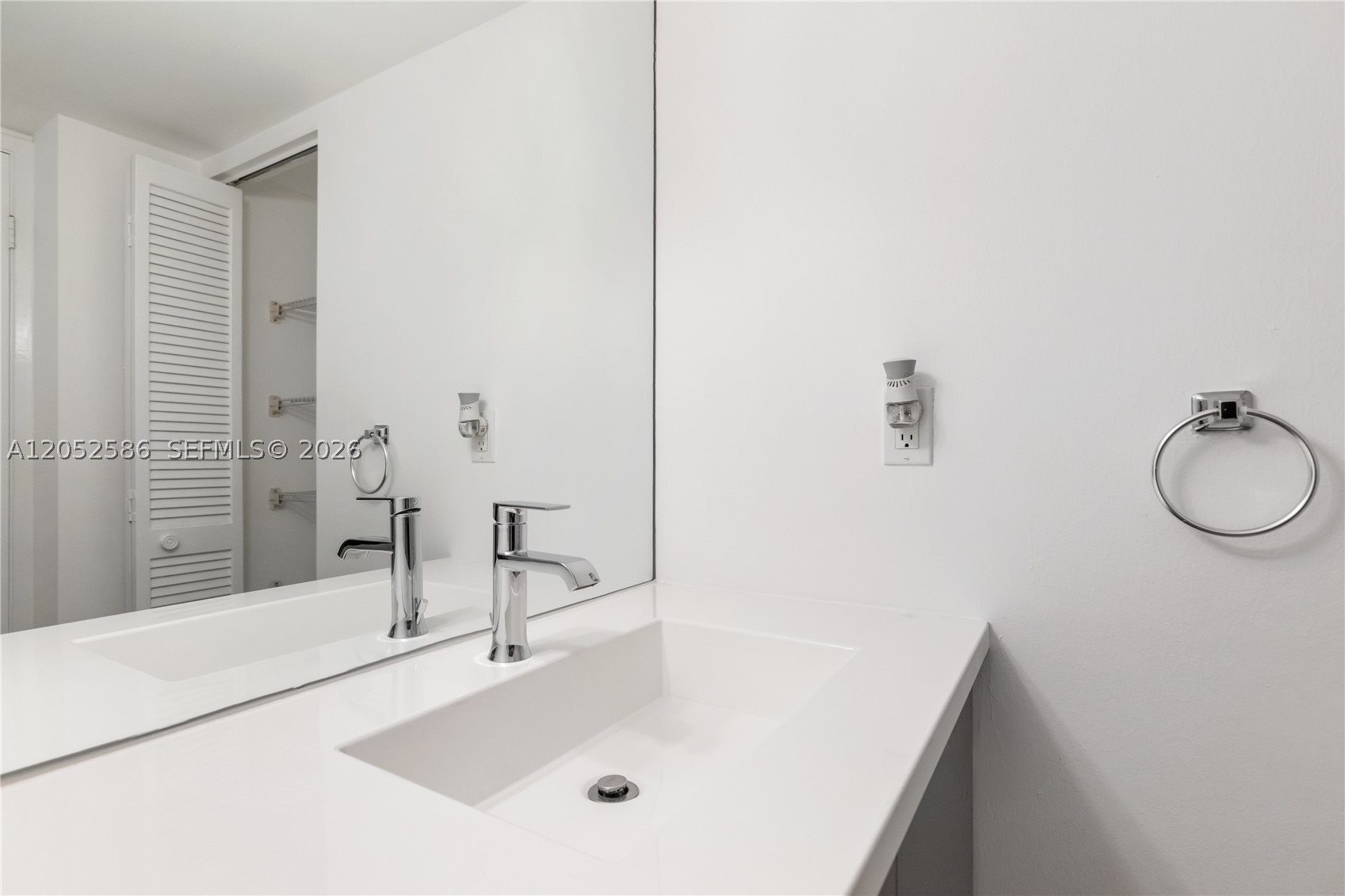 image Brickell Place II3