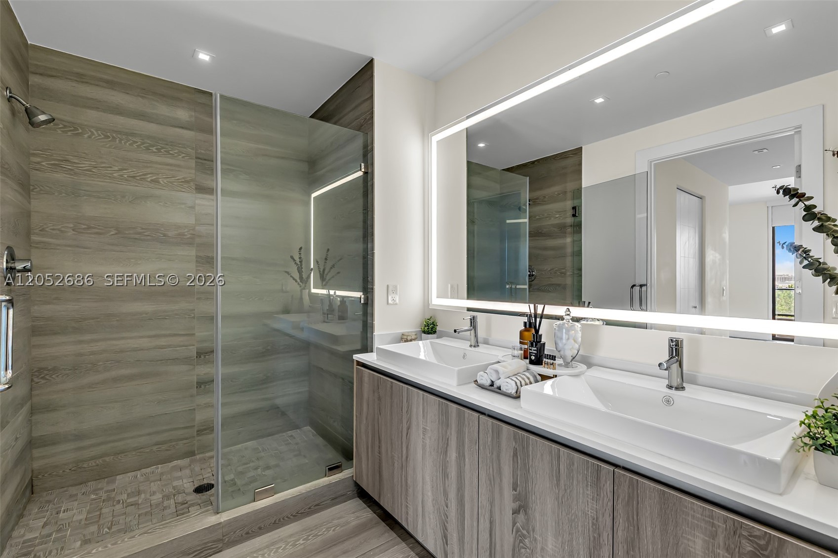 2960 NE 207th St #811 Aventura, FL 33180