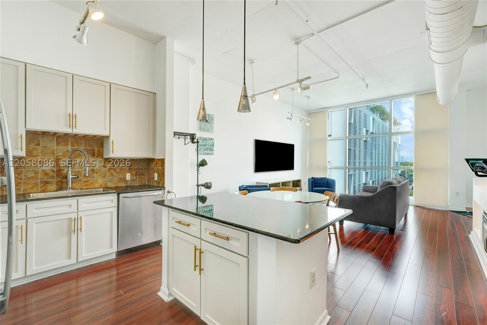 image Cite on the Bay West10