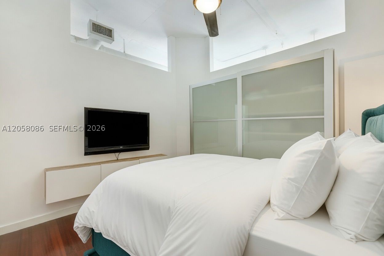 image Cite on the Bay West12