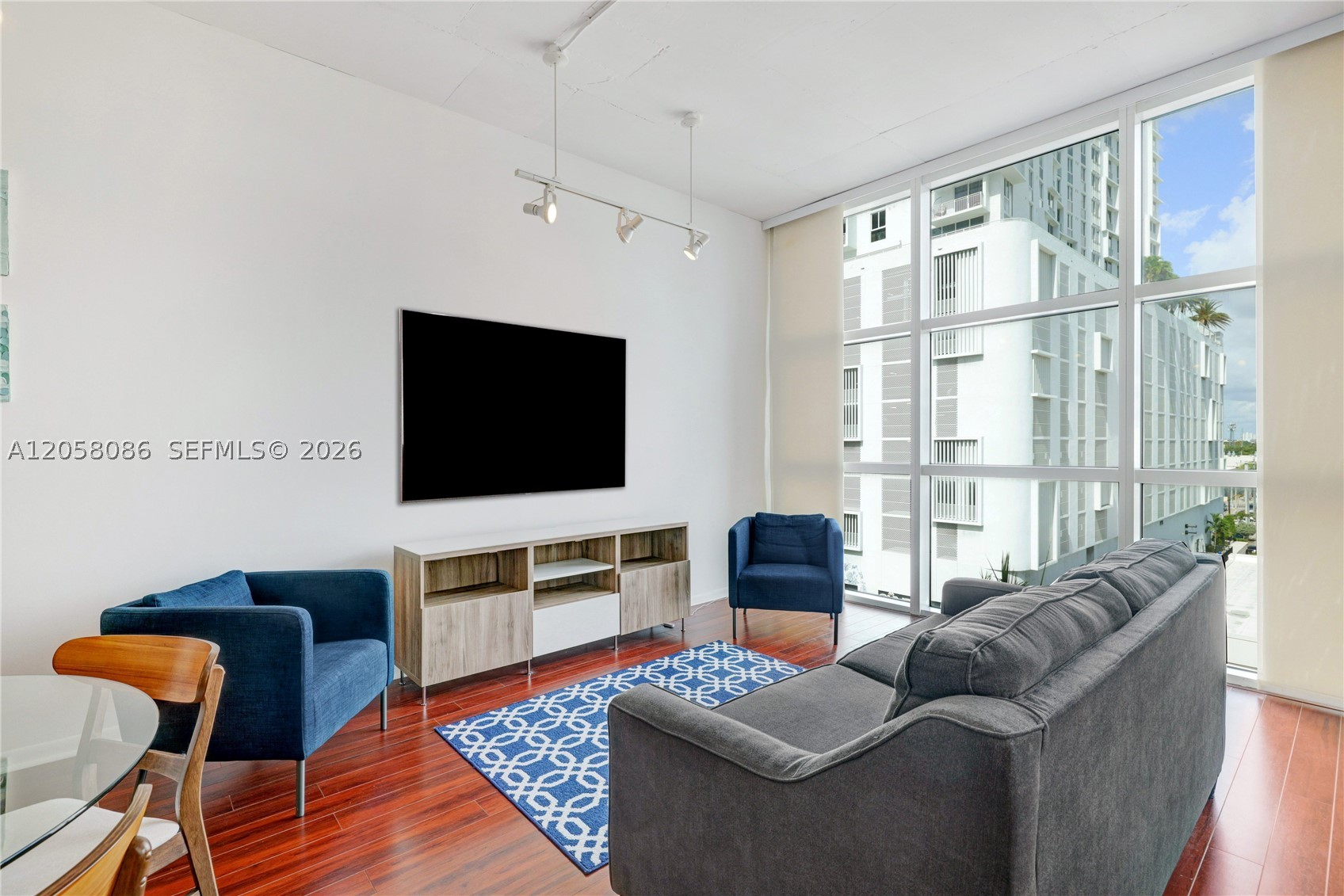image Cite on the Bay West18