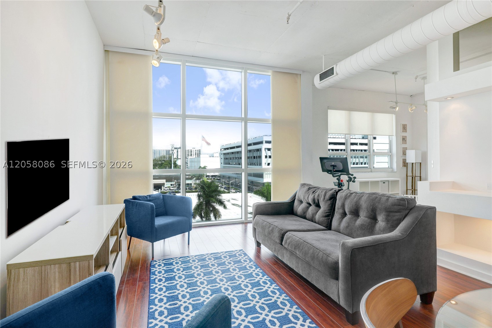 image Cite on the Bay West1