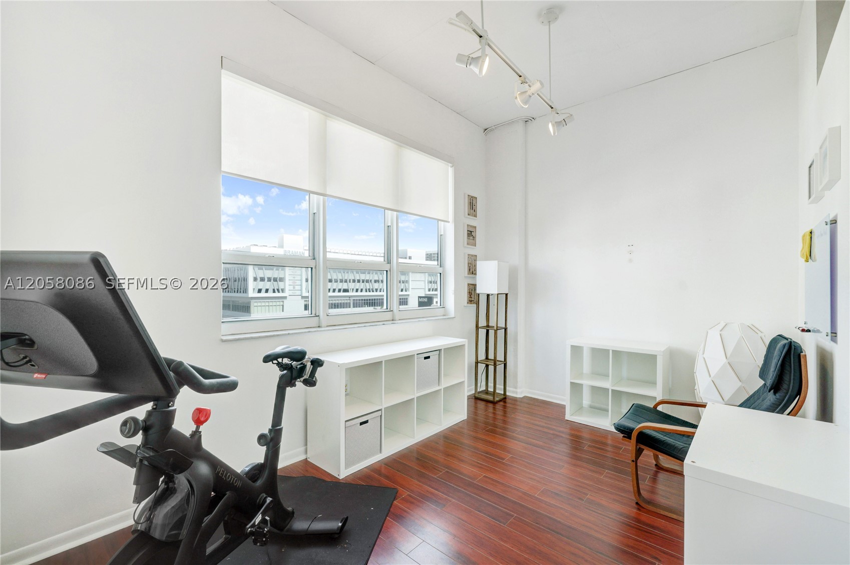 image Cite on the Bay West4
