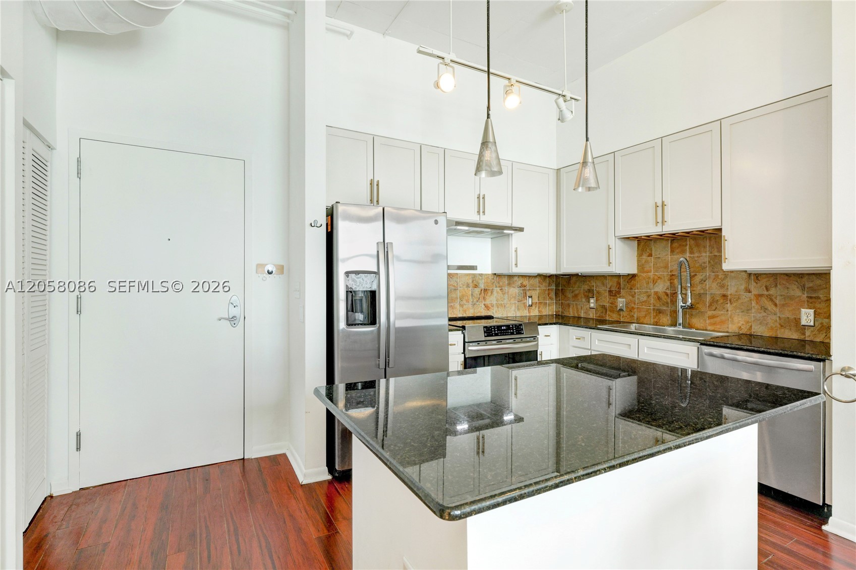 image Cite on the Bay West7