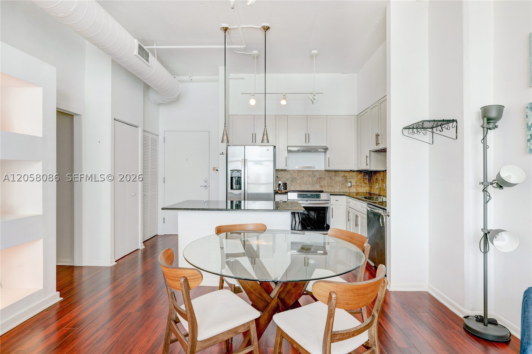 image Cite on the Bay West8