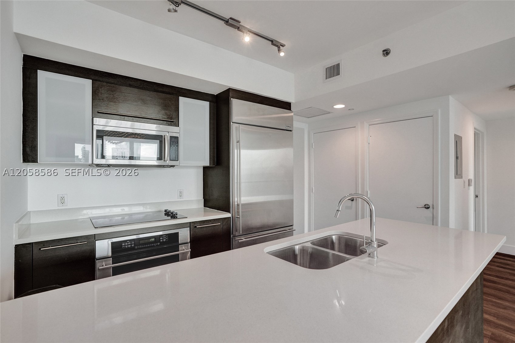 image 500 Brickell West3