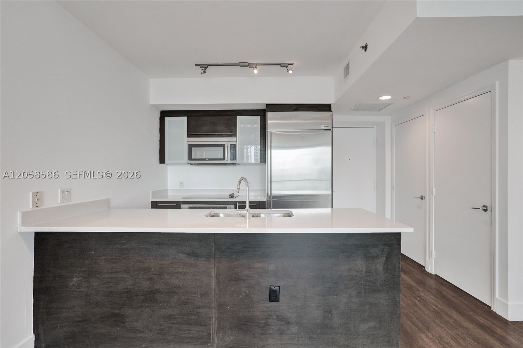 image 500 Brickell West4