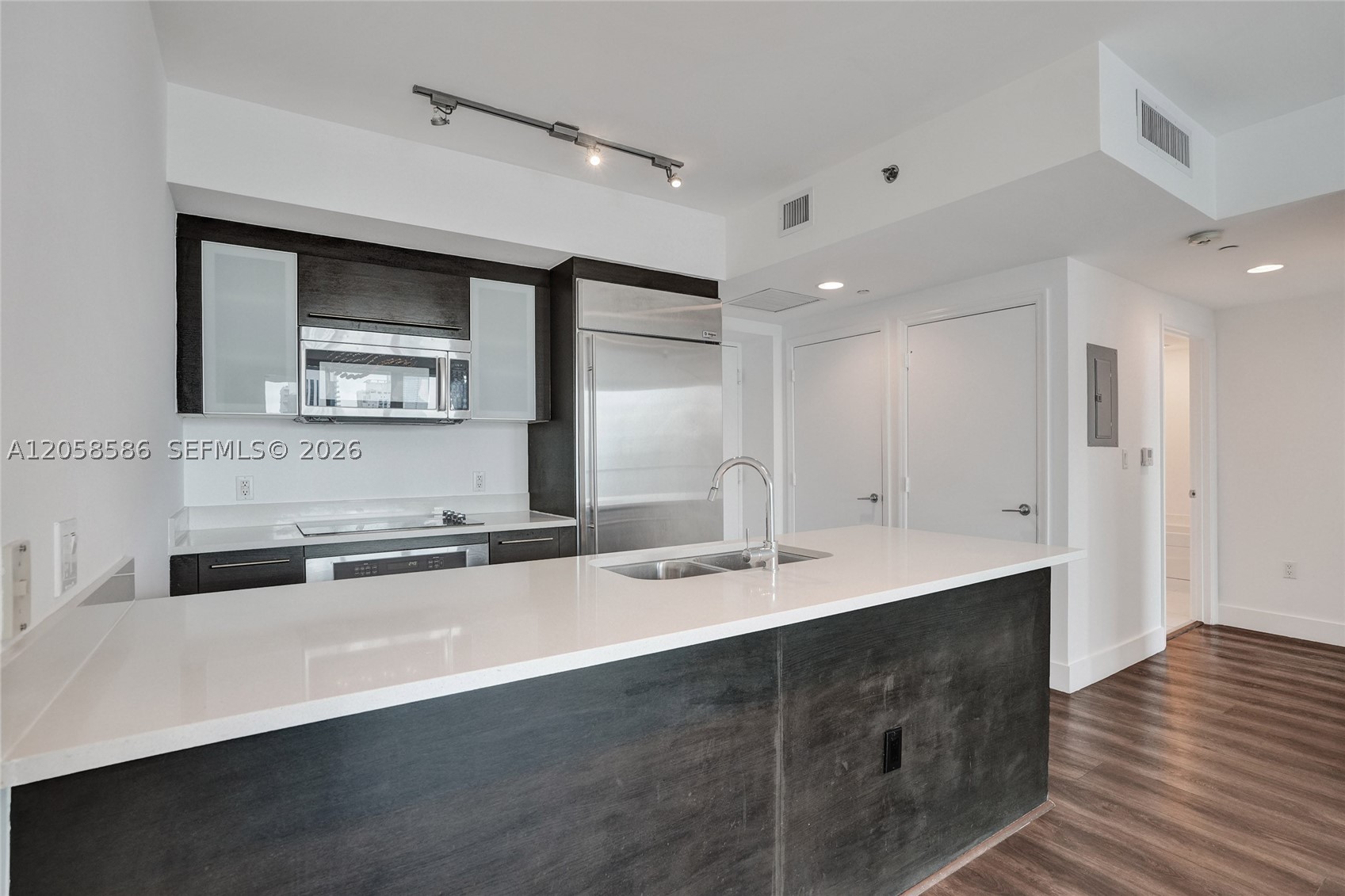 image 500 Brickell West5