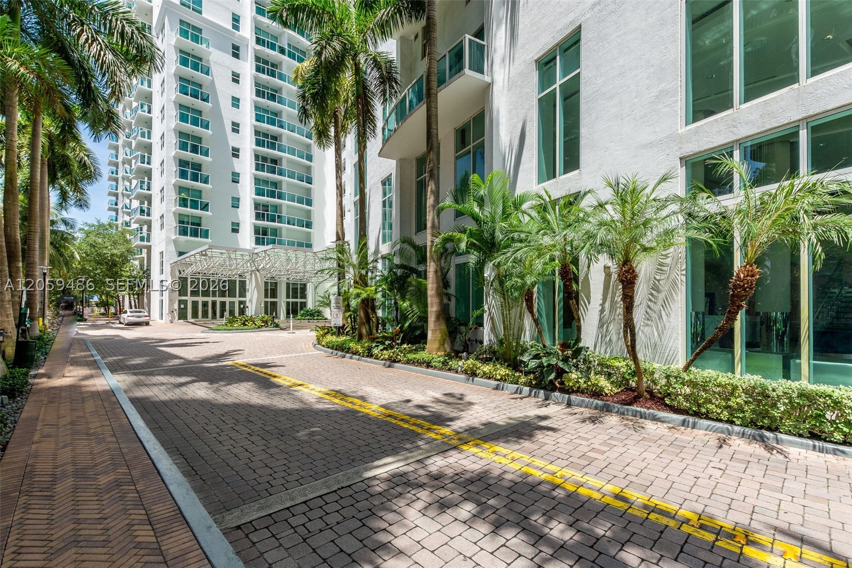 image Brickell on the River South75