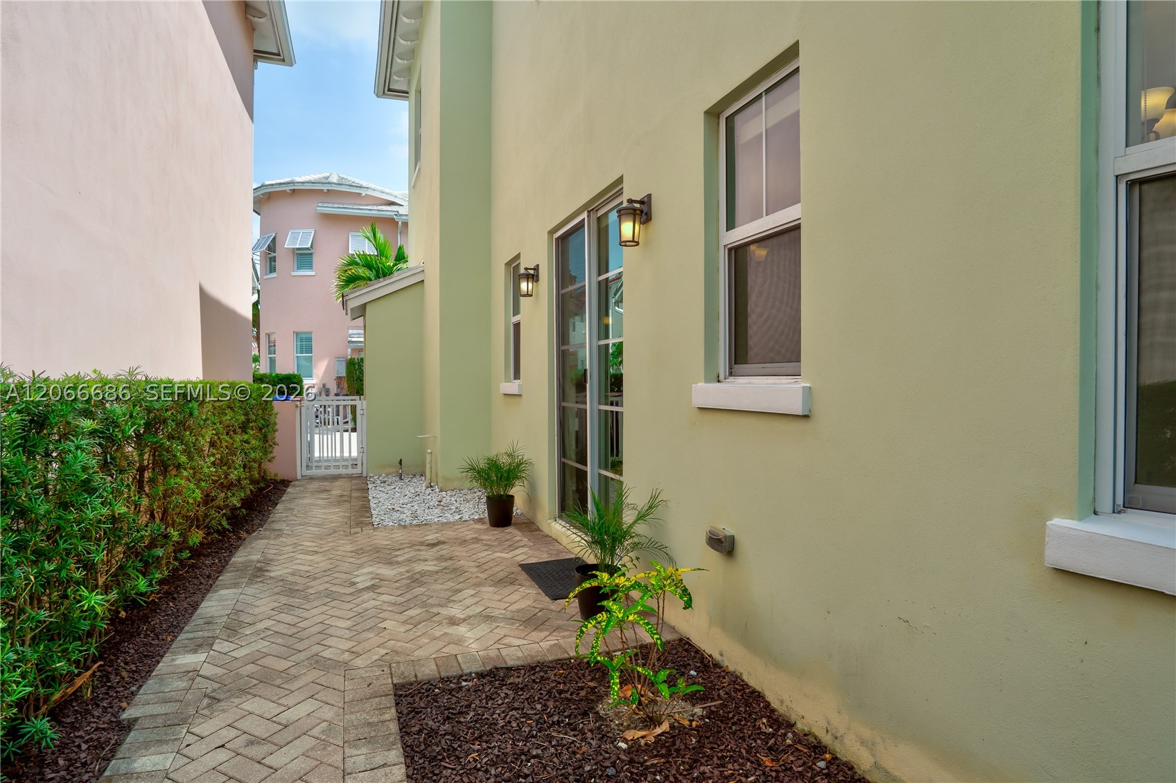 1749 NE 9th St Fort Lauderdale, FL 33304
