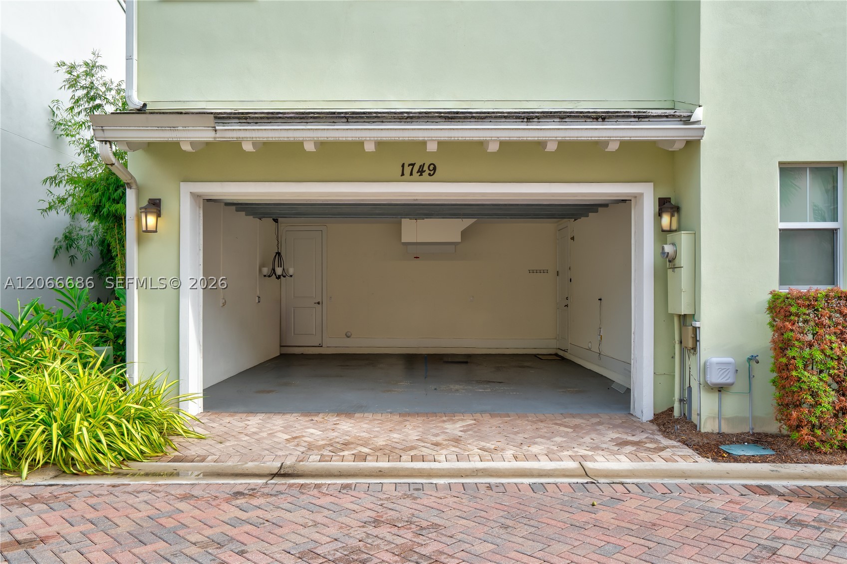 1749 NE 9th St Fort Lauderdale, FL 33304