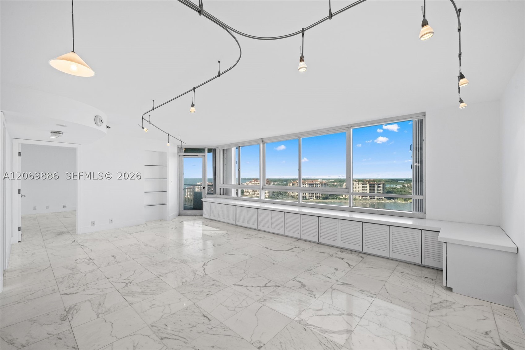 400 S Pointe Dr #1905 Miami Beach, FL 33139