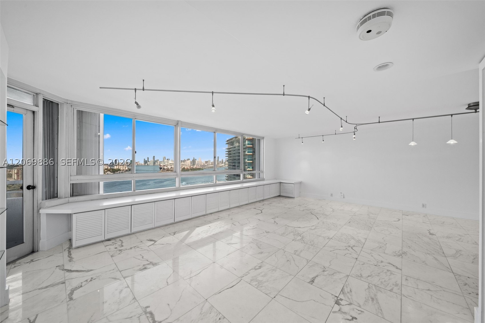 400 S Pointe Dr #1905 Miami Beach, FL 33139